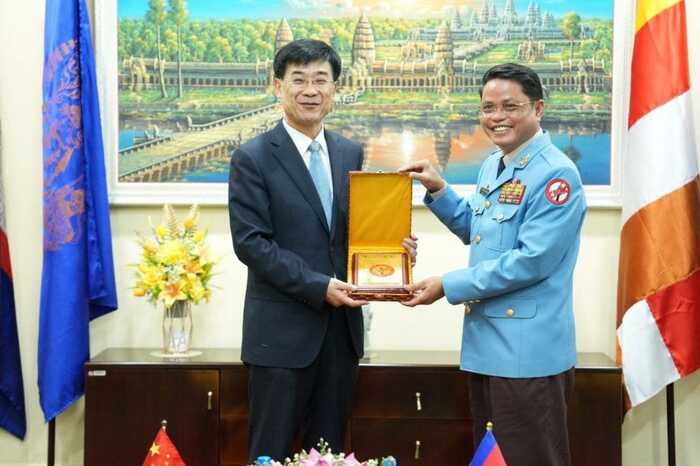 中国援柬逾400万美元排雷