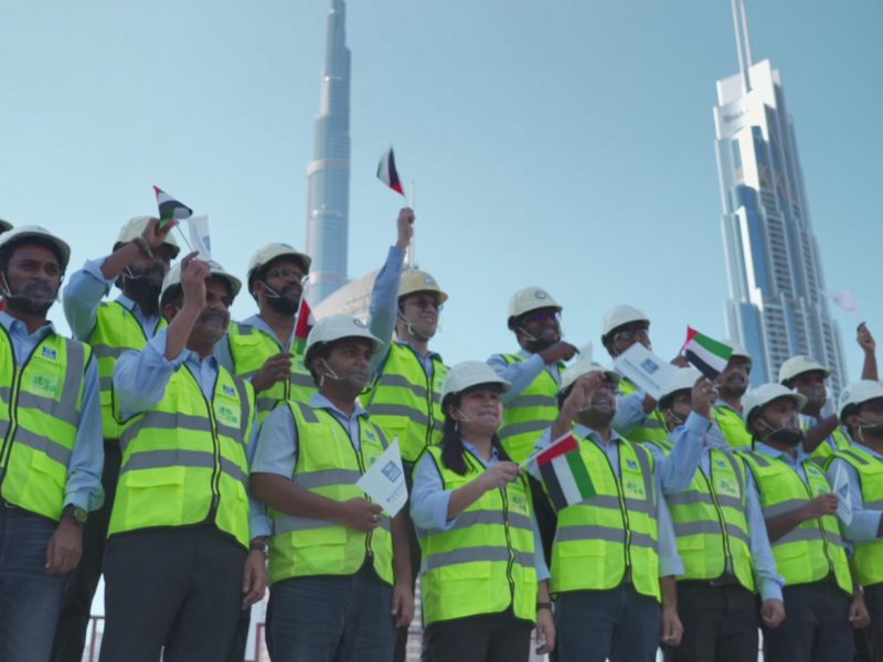 【视频】阿联酋五十周年金禧国庆，中东建设者热情歌唱献祝福