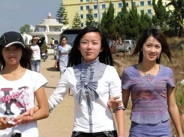 中缅边境的缅甸女孩在中国，是做什么工作的？进来告诉你原因