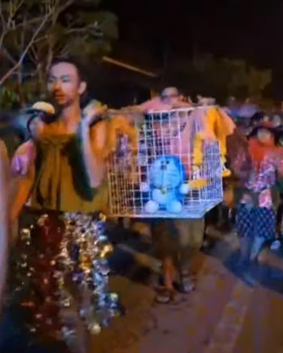 因不想虐猫，泰国人用哆啦A梦祭天求雨！日本人盛赞：太有创意