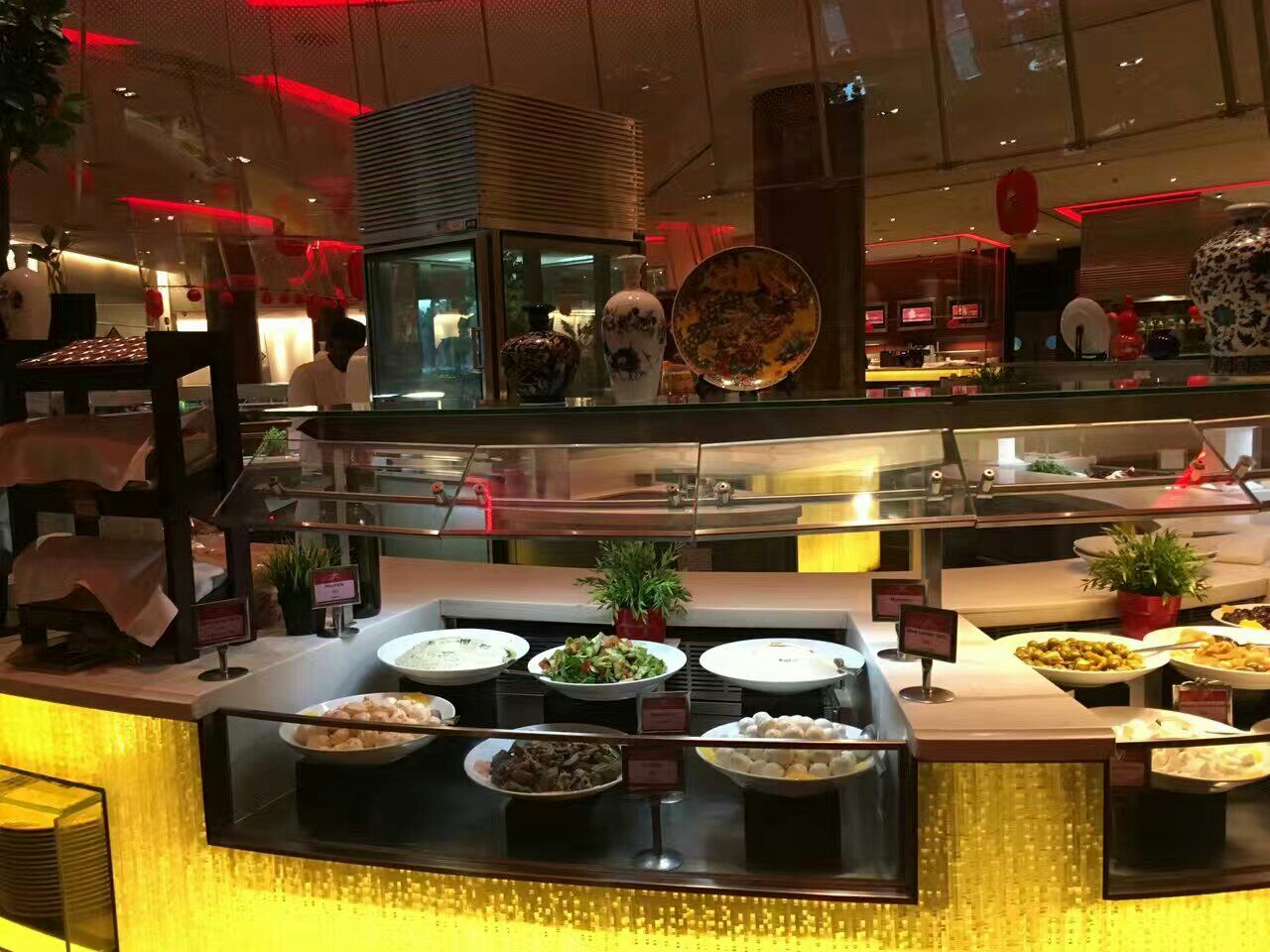 Saffron Asian Buffet Restauran... / Crescent Dr Atlantis, The Palm, Dubai United Arab Emirates