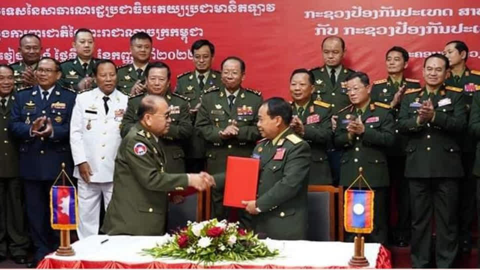 狄班亲王：尽管爆发了新冠肺炎疫情，柬埔寨和老挝军队仍然继续在睦邻友好的基础上保持密切合作