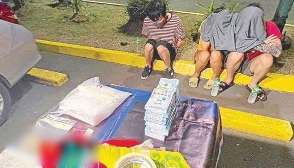 菲律宾国家警察南警区(SPD)成员在诱捕行动中查获价值680万披索的毒品 ...