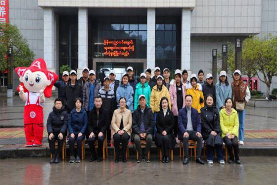 重庆工贸职业技术学院20名缅甸留学生顺利返校