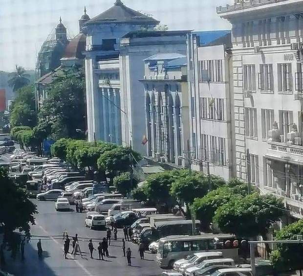 仰光市中心的税务局和缅军代理联邦巩固与发展党办公室一天内遭炸弹袭击