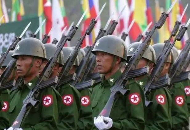 紧贴缅甸解放军连续射击34小时警告亲美武装
