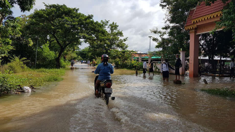 暹粒省部分地区受洪灾影响，居民呼吁当局救援！