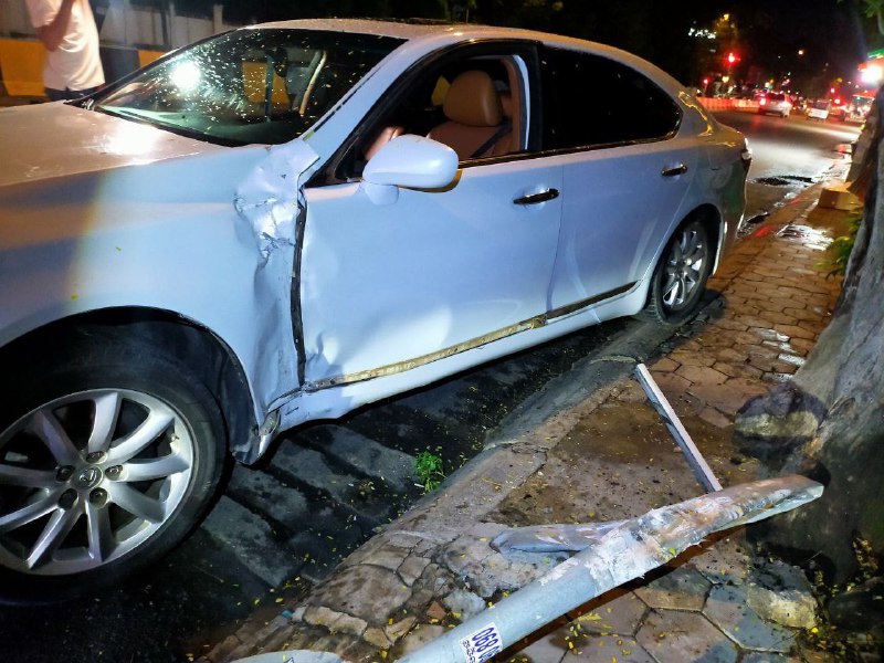 金边一中国司机驾驶大意酿车祸，幸好无人受伤